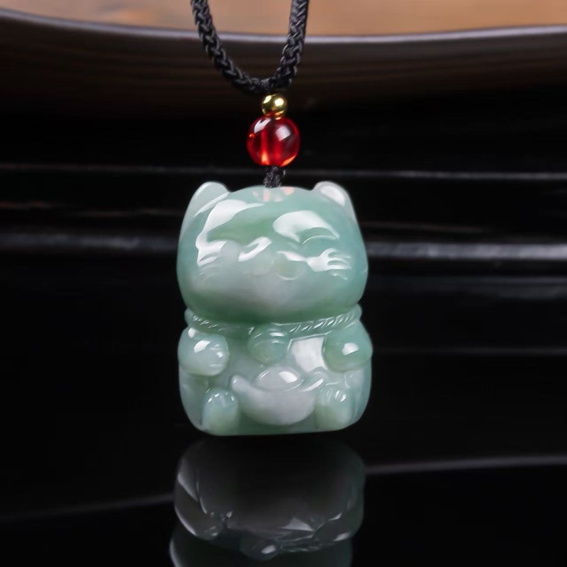 Women Fashion Designers - Pingente Gato da Sorte de Jade