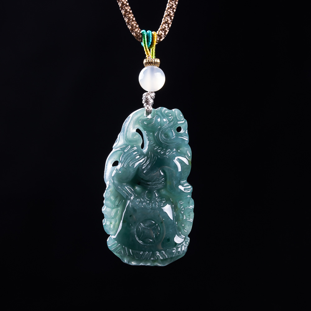Women Fashion Designers - Pingente Pixiu de Jadeíta Birmanesa, Talismãs
